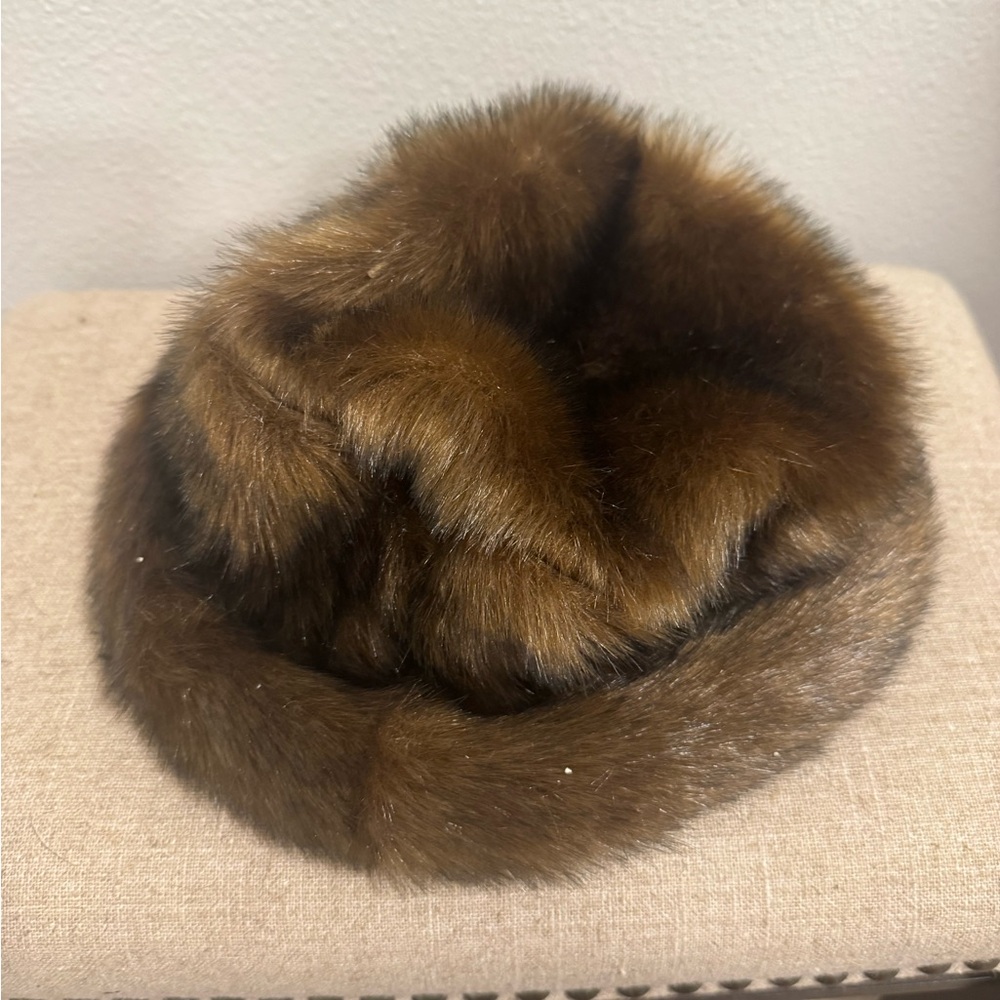 Luxurius Faux and Beaver Fur Coat - Picture 4 of 11